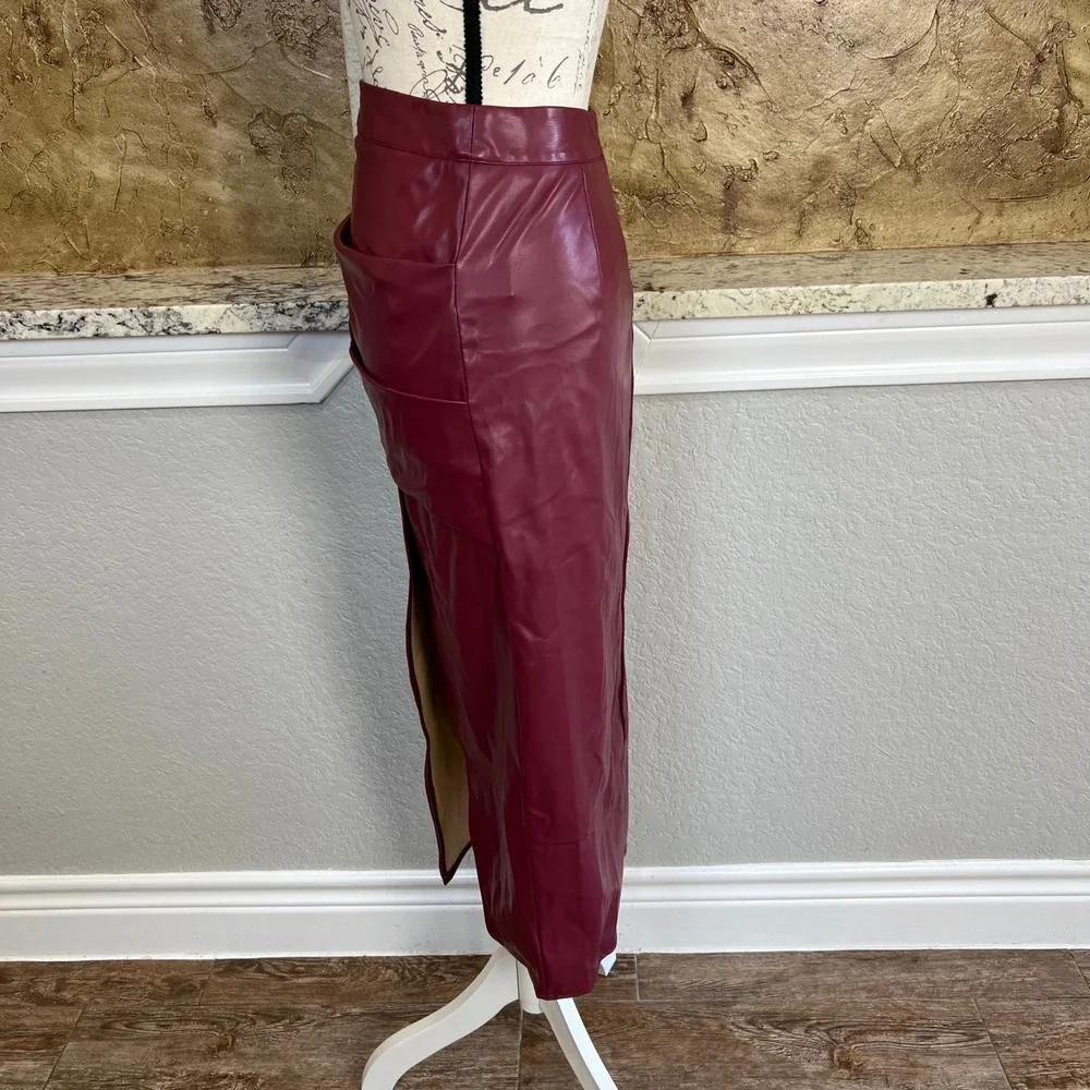 NWT Commense Faux Leather Midi Skirt Vegan‎ XS Burgundy Ruched Front Slit Pencil